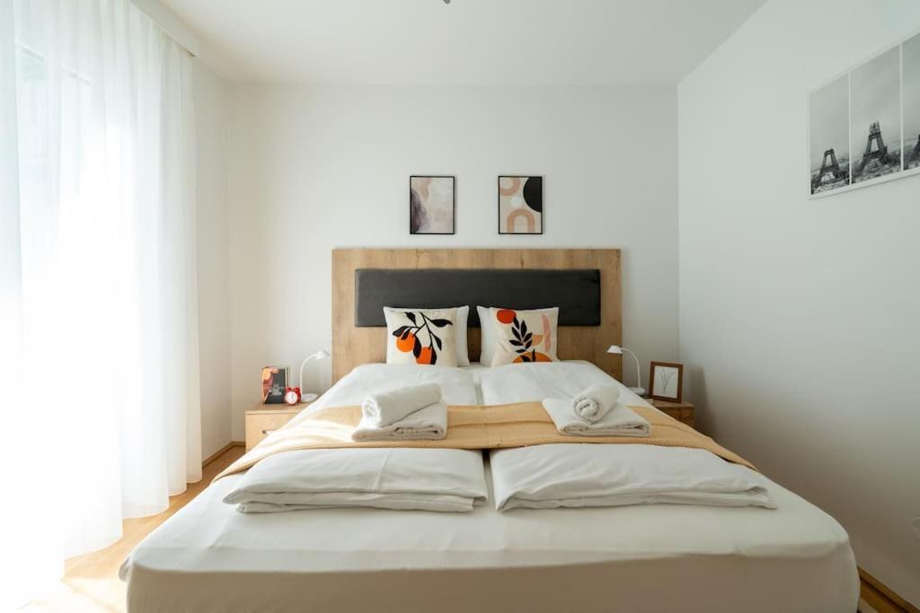 Sunny 1Br Home With Balcony By Hm Виена Екстериор снимка