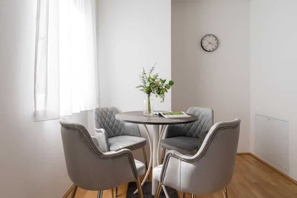 Sunny 1Br Home With Balcony By Hm Виена Екстериор снимка