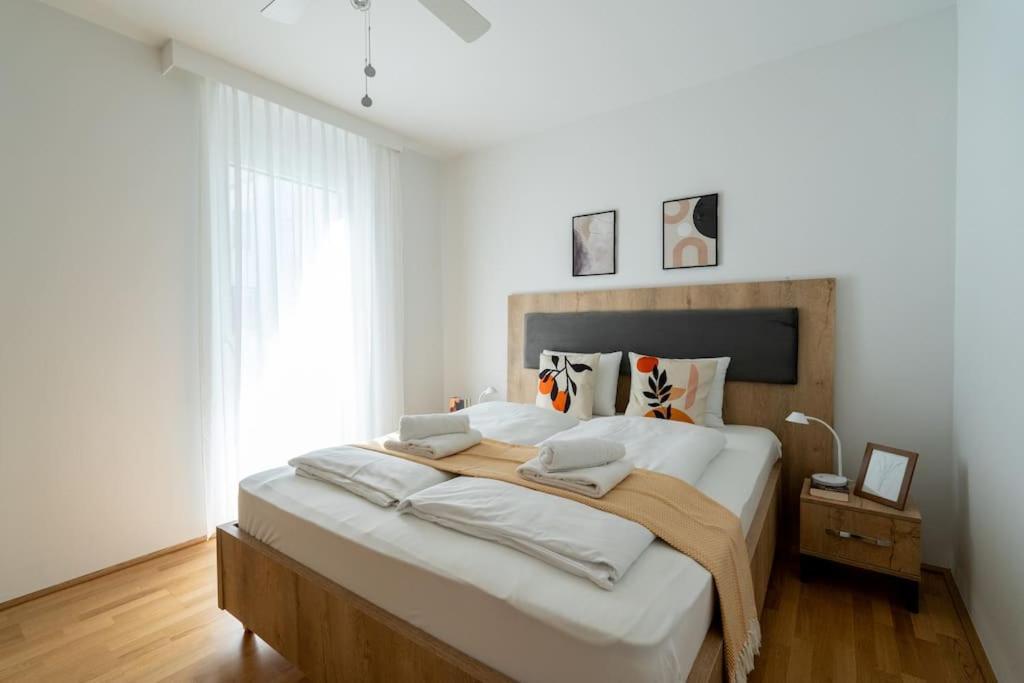 Sunny 1Br Home With Balcony By Hm Виена Екстериор снимка